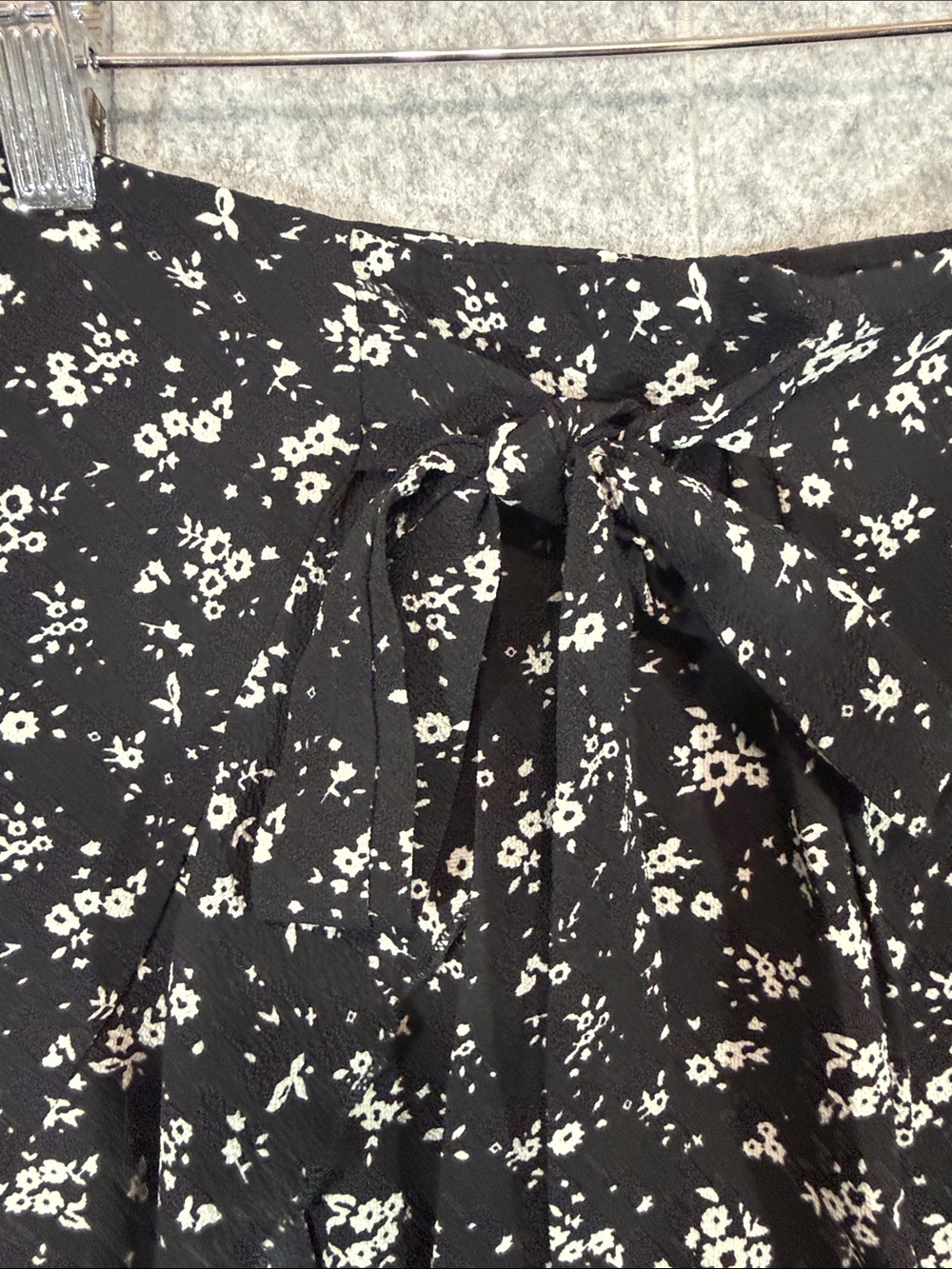 Black Floral Ruffle Mini Skirt - Womens L - Spring Feminine Brunch Romantic - Picture 4 of 8